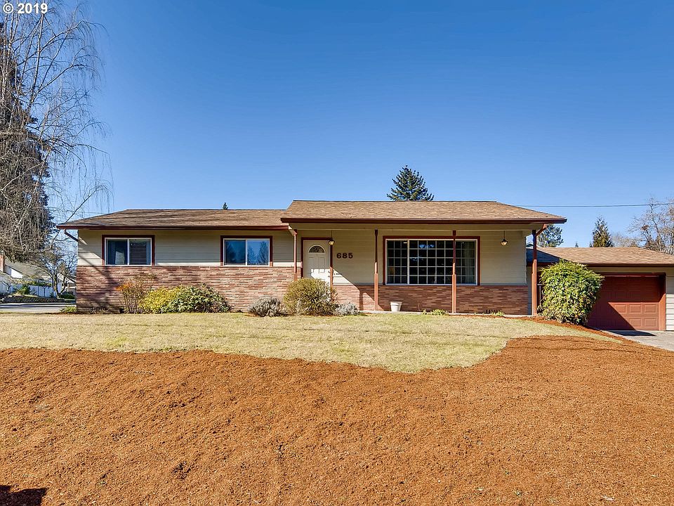 1st image of 685 SE 24th Ave