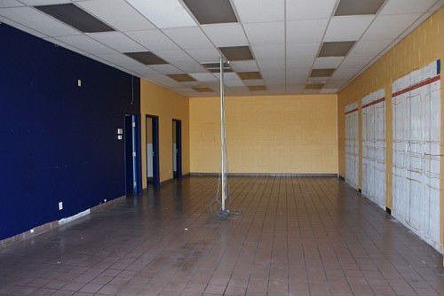 3rd image of 8686 Elk Grove Blvd