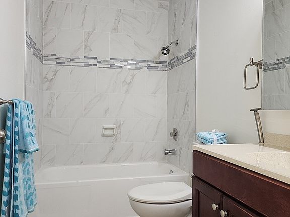 4th image of 17431 Ambaum Boulevard S #C 18