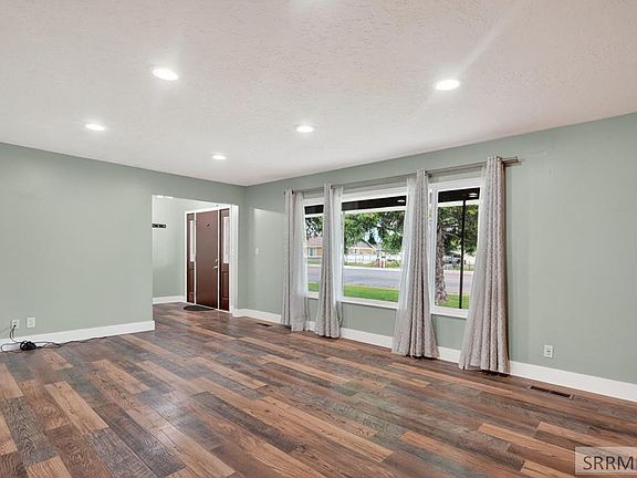 5th image of 2020 Saint Clair Rd