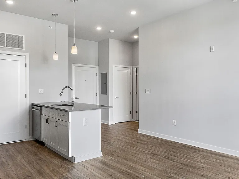 The Bentley Apartments — Photo 10