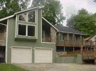 1914 Dove Dr, Charlotte, NC 28214