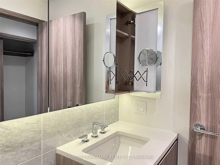 85 McMahon Dr #1810 — Photo 14