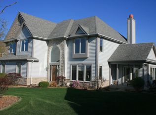 9535 Nicklaus Ln, Crystal Lake, IL 60014