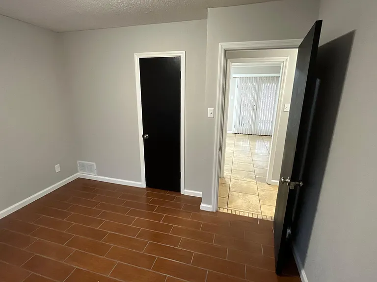 9405 Enid St — Photo 16