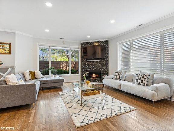 3rd image of 1720 N La Salle St #7