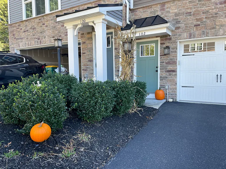 102 Curtis Ct — Photo 2