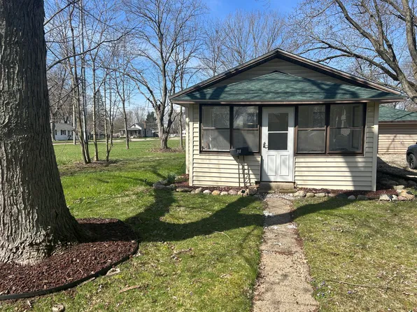 717 S Hooker Ave, Three Rivers, MI 49093