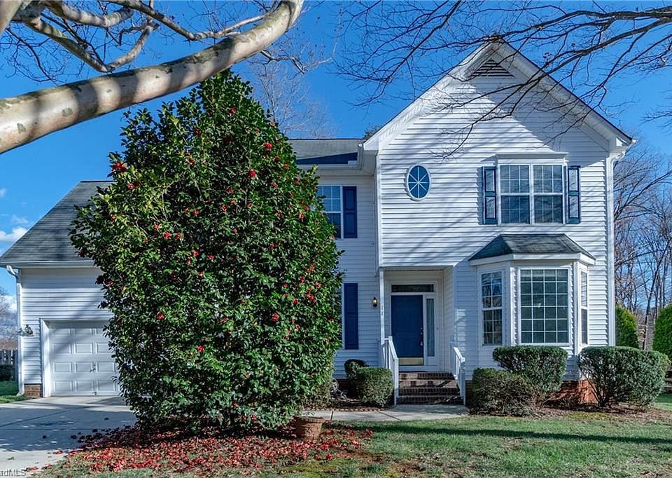 1st image of 11 Old Orchard Ln