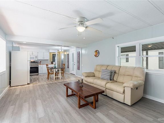 4th image of 1043 La Costa Dr