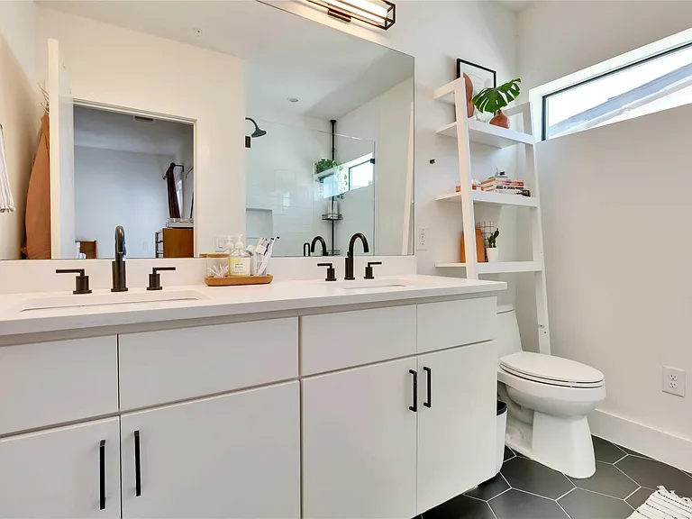 1128 Chicon St #201 — Photo 18