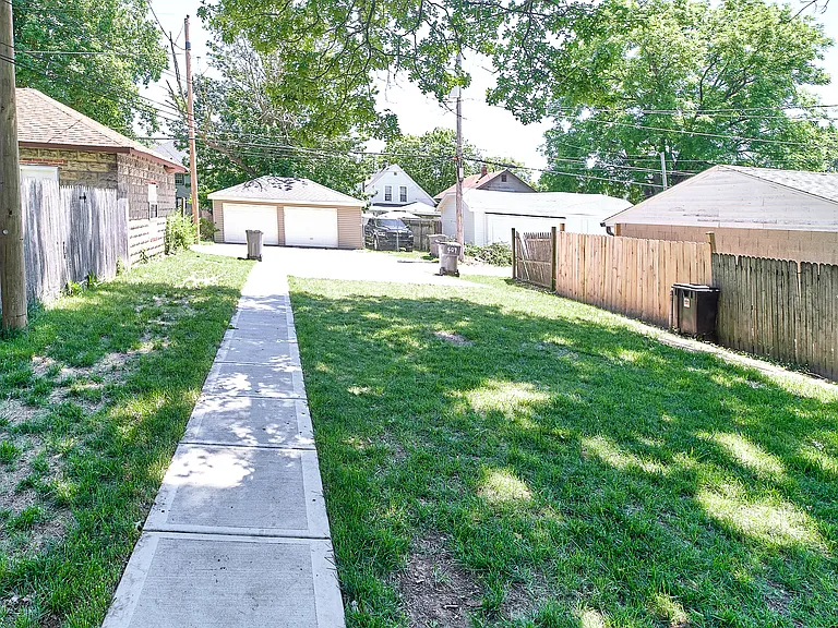415 N Dequincy St #B — Photo 49