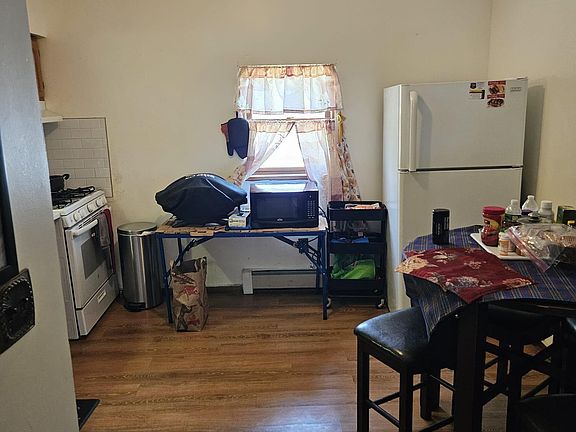 3rd image of 11 Sweezy Ave
