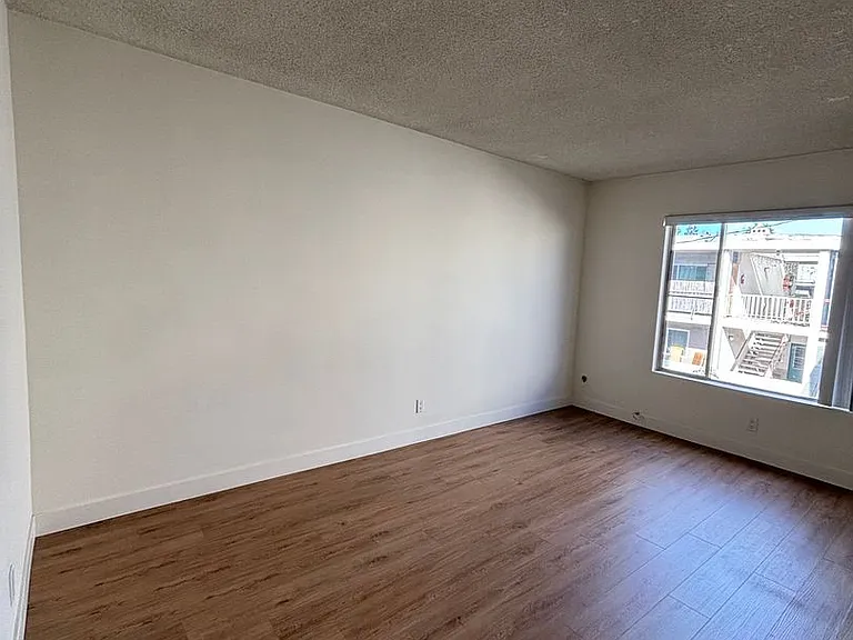 2439 Chelsea Pl — Photo 21