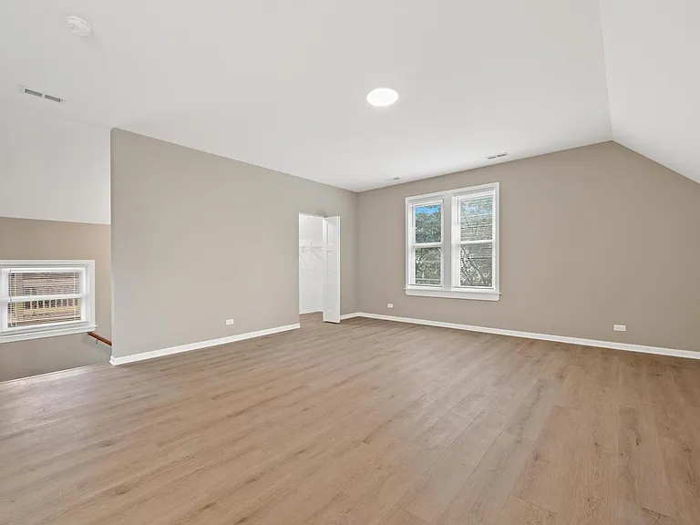 3311 N Ravenswood Ave #1 — Photo 2
