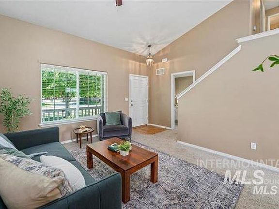 4th image of 1762 E Deerhill Dr