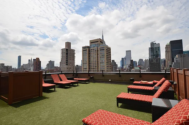 Rented by Manhattan Realty Group | media 19