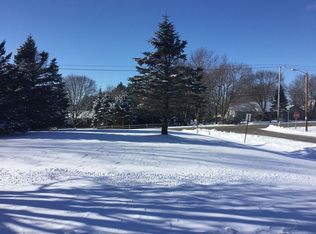 S57W25475 Lois Ln, Waukesha, WI 53189