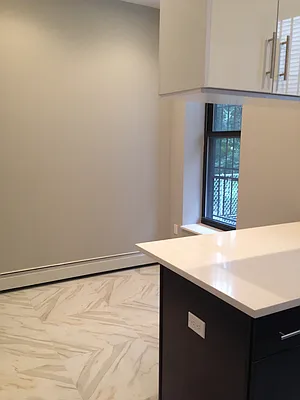 Rented by DYNAMIC REALTY OF NEW YORK CORP | media 30