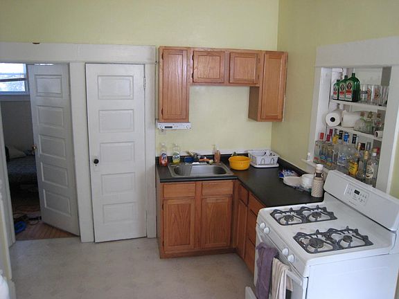 3rd image of 2955 N Farwell Ave
