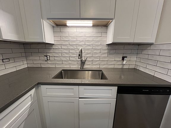 3rd image of 2459 N Greenview Ave #2