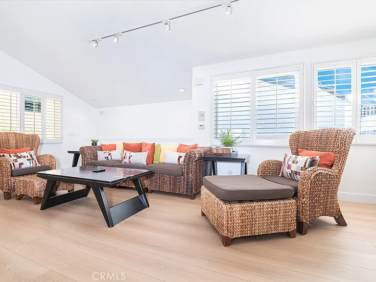1720 W Oceanfront #B — Photo 6