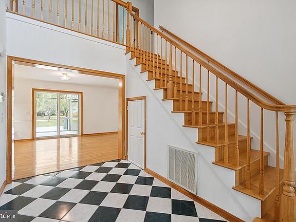 4th image of 109 Emory Cir