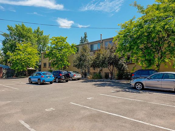4th image of 969 S Pearl St APT 208