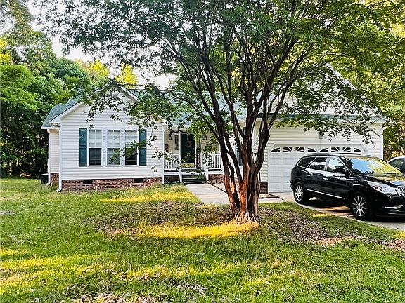 2nd image of 115 Lakeview Ct
