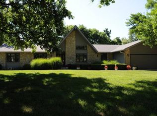 1614 Cypress Point Dr, Lawrence, KS 66047