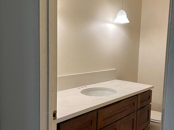Upstairs full bathroom