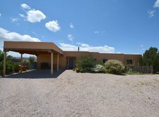176 Cuchilla Rd, Ranchos De Taos, NM 87557