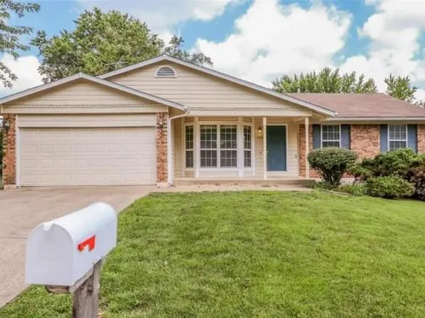 1104 Amberglen Dr, Saint Peters, MO 63376