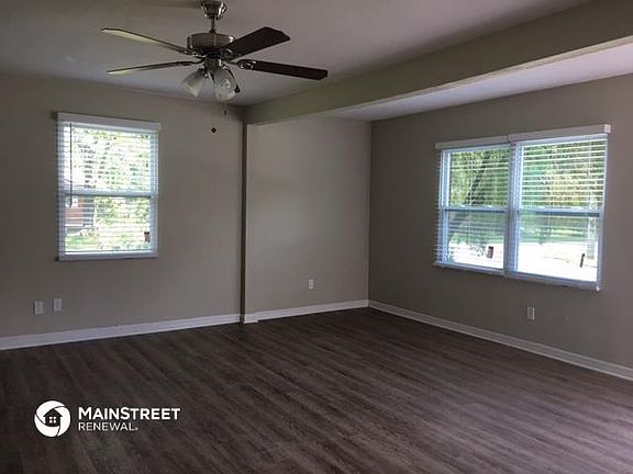 3rd image of 3403 Greenbrier Dr