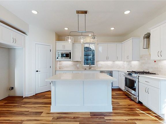 2nd image of 39539 Tudor Dr #4