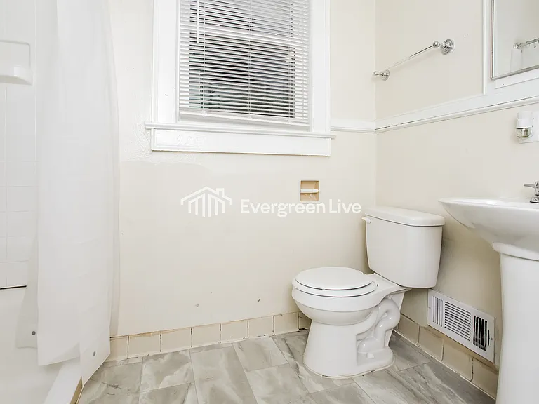 1305 Lorick Ave — Photo 10