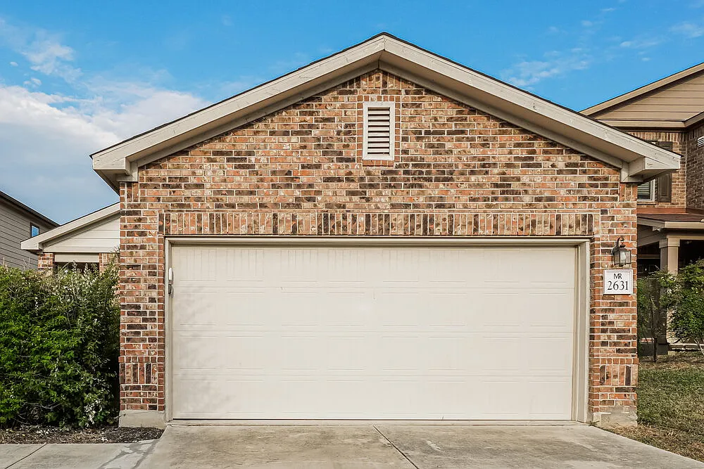 3 bed, 2.0 bath, 1355 sqft, $1,595 — Photo 1