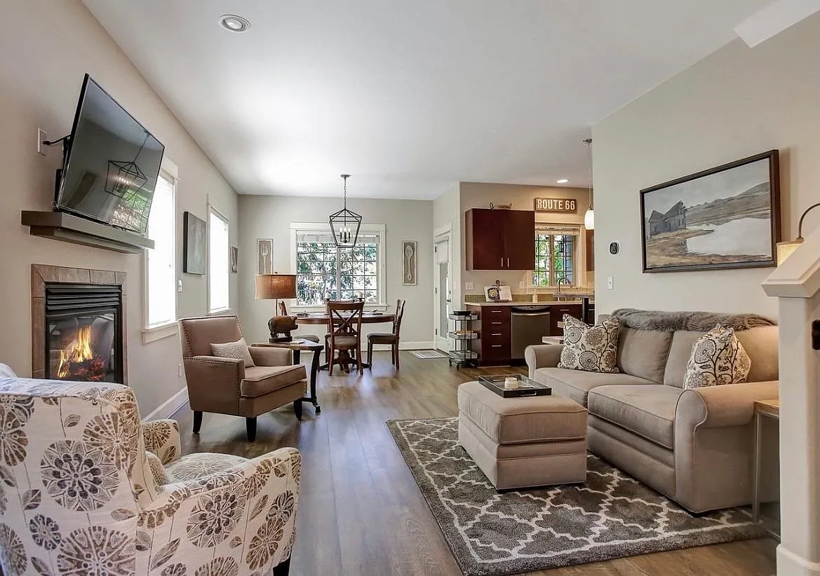 12848 Boones Ferry Rd — Photo 1