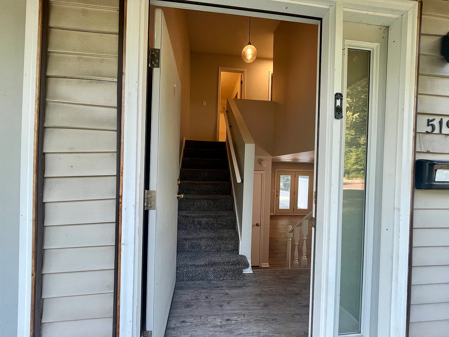 523 Cedar St NE — Photo 3