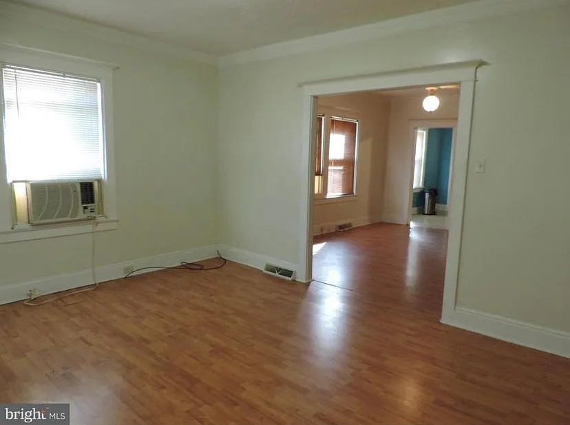 1232 W King St — Photo 3