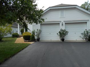 40 Summerwinds Dr, Lakewood, NJ 08701