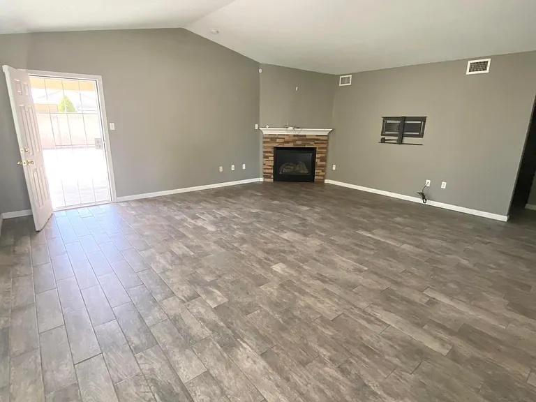 9016 Anacapa Ave NW — Photo 3