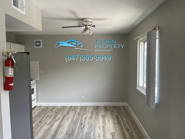 267 E Grand Ave — Photo 21
