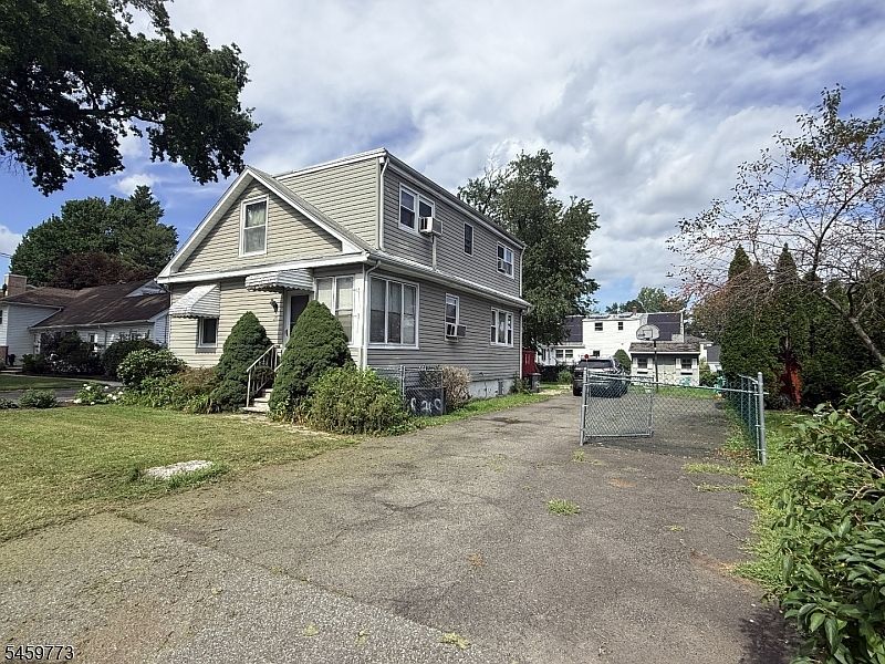 2nd image of 20 Diven St