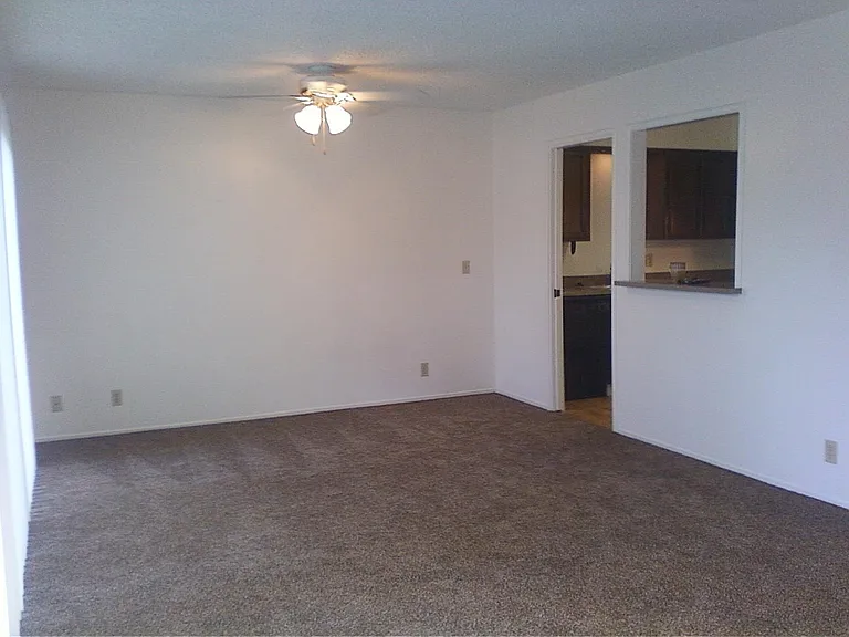 1078 Franklin Ave — Photo 41