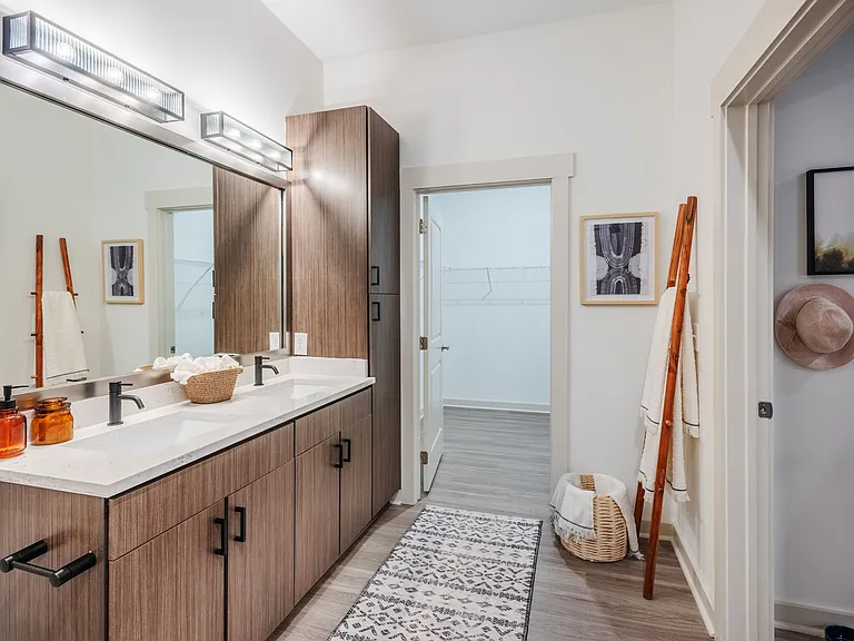 District Flats — Photo 19