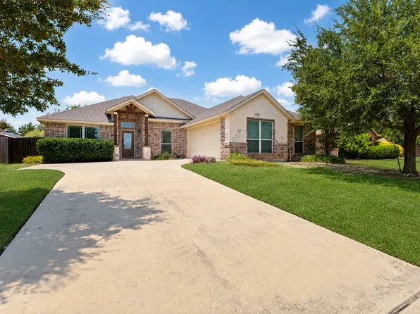 215 Newcastle St, Waxahachie, TX 75165