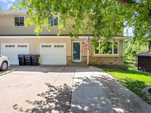 1826 N Ridge Dr, Coralville, IA 52241