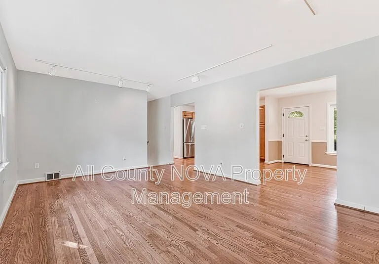3160 Ravenwood Dr — Photo 8
