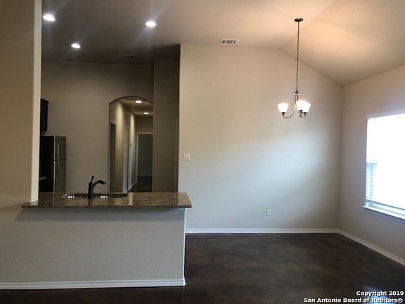 3rd image of 322 Emma Dr